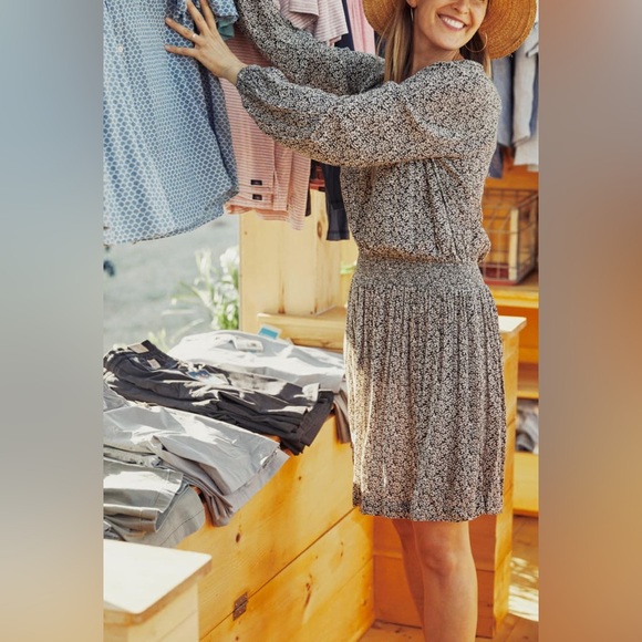 Faherty Dresses & Skirts - FAHERTY Montara Dress in Leaf Batik Size Large VGUC